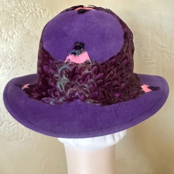 ONE OF A KIND DESIGNER JACK MCCONNELL VINTAGE PURPLE FELT HAT + FEATHER DETAILS - Picture 5 of 11
